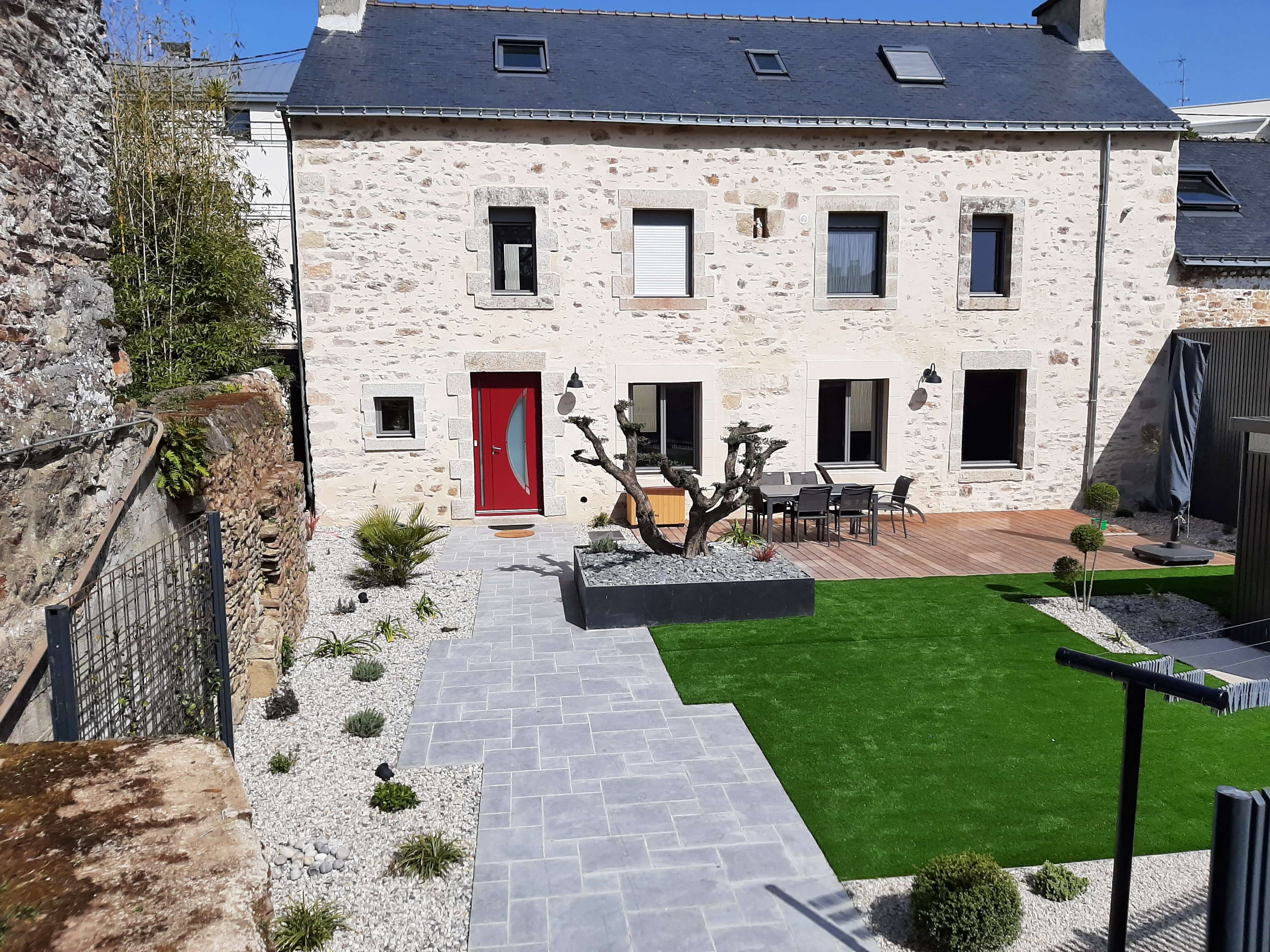 Transformation complète d'un jardin de ville